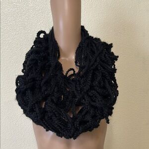Homemade- Elegant Black Knit Scarf